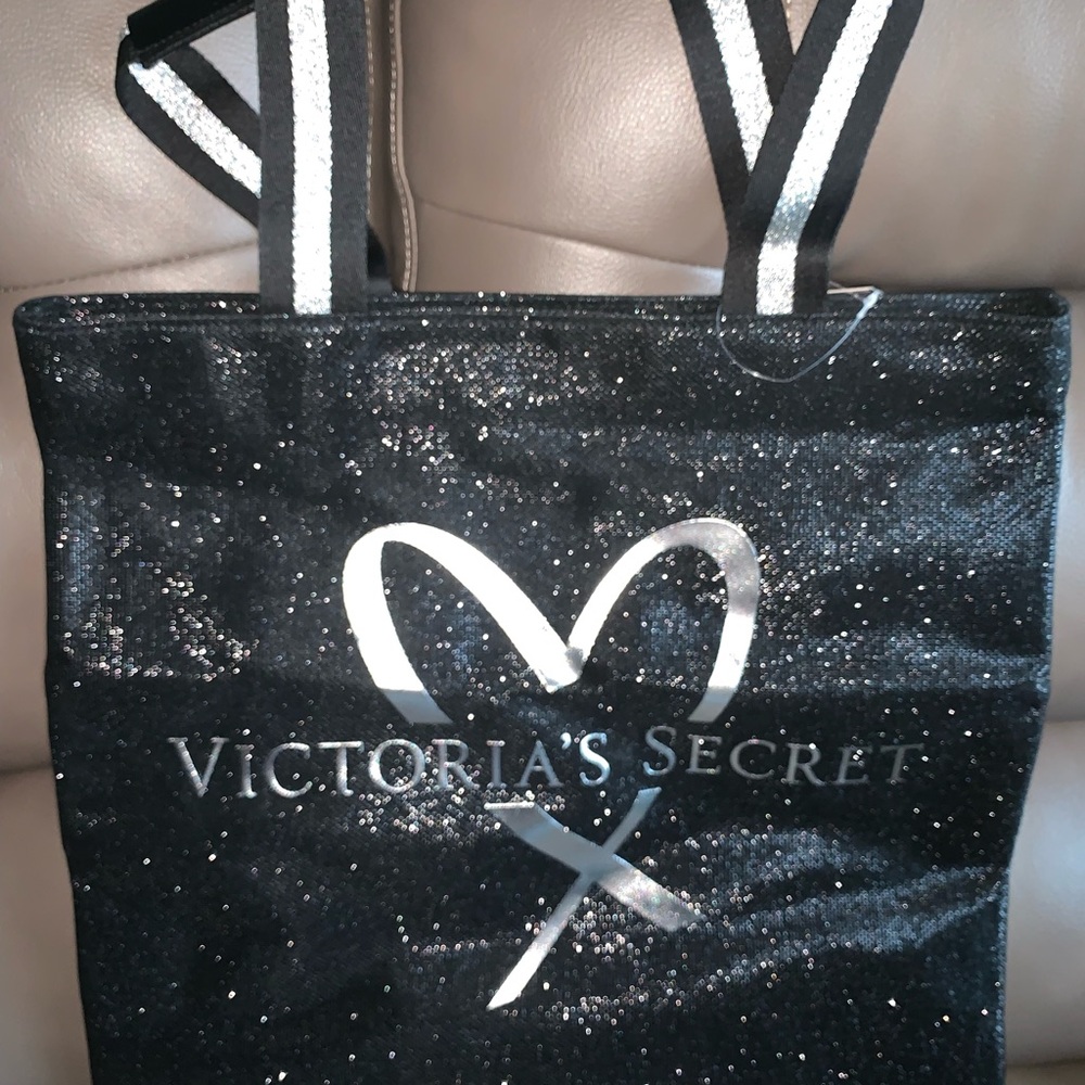 Victoria Secret - Picture 2 of 5